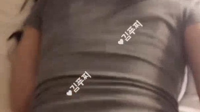《팬티도 안벗기고 바로 꼽아버린》 트위터야동 (쿨걸야동,섹트야동,쇼츠야동,한국야동)